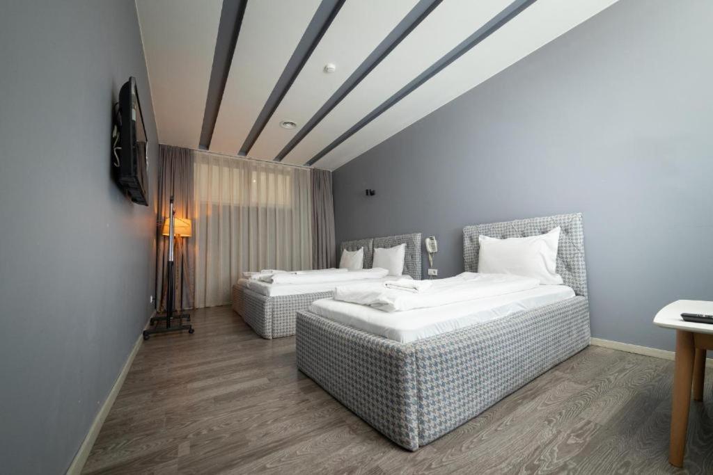 Hotel Gloria Ks Pristina Eksteriør billede