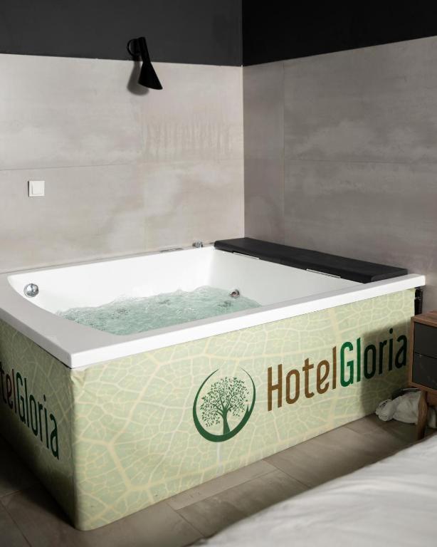 Hotel Gloria Ks Pristina Eksteriør billede
