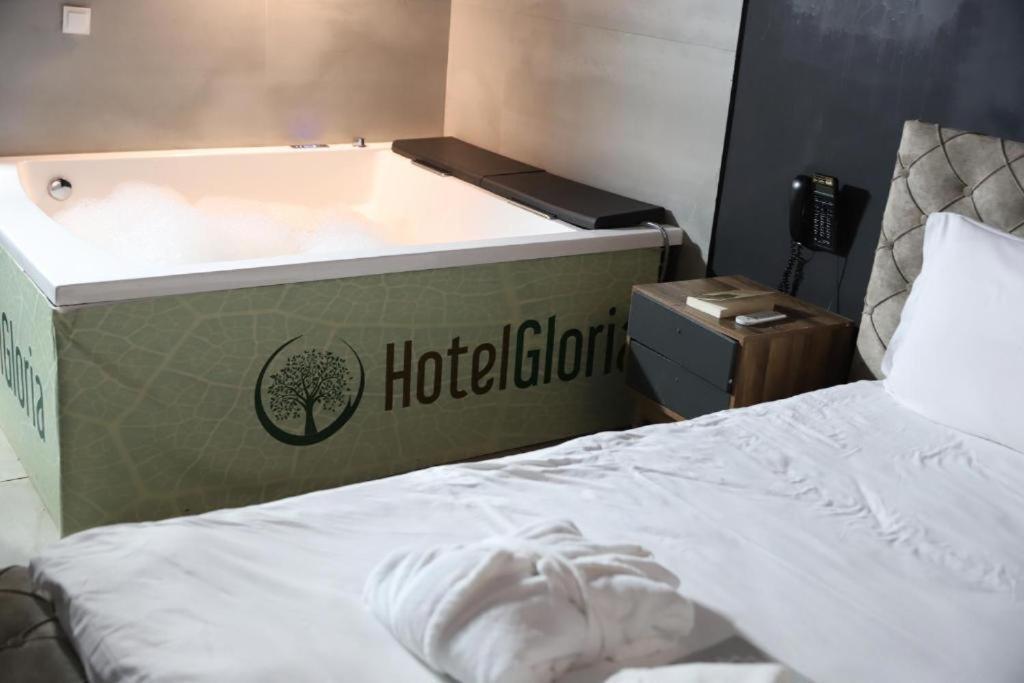 Hotel Gloria Ks Pristina Eksteriør billede